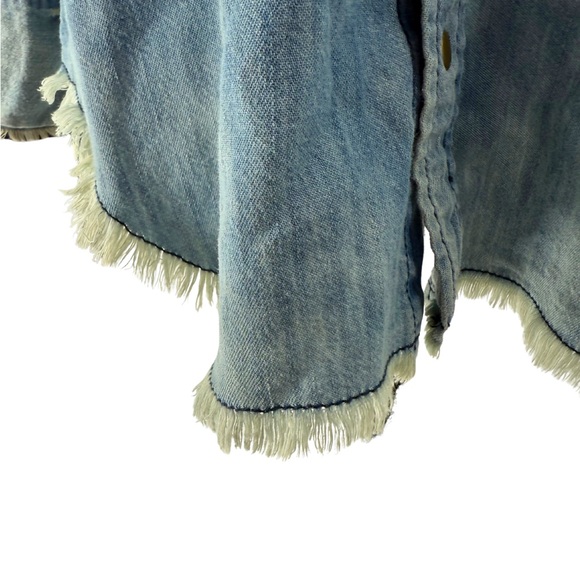 Free People Distressed Denim Shirt Boho Western Tomboy Snap Button Frayed Hem - Picture 13 of 13